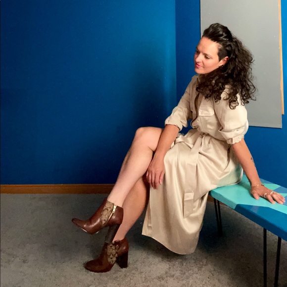 Meet your Posher, Erin - Picture 1 of 4